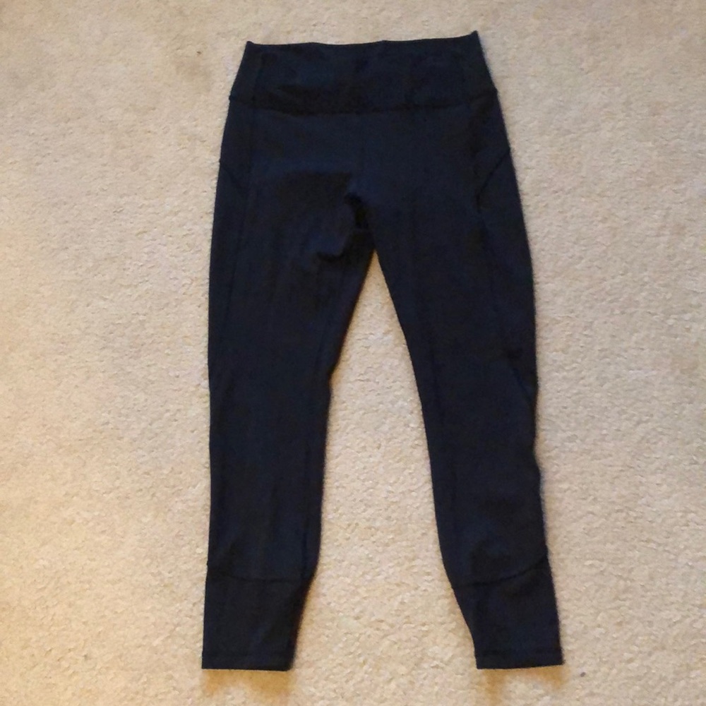 Lululemon black cropped pants